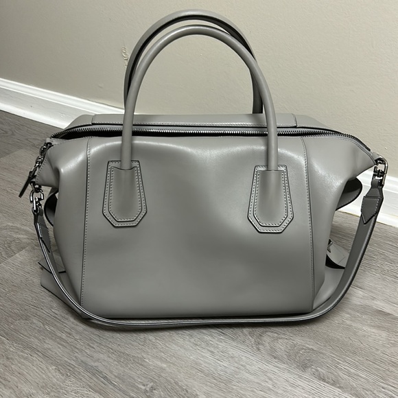 Givenchy Antigona soft medium leather satchel - Picture 3 of 13